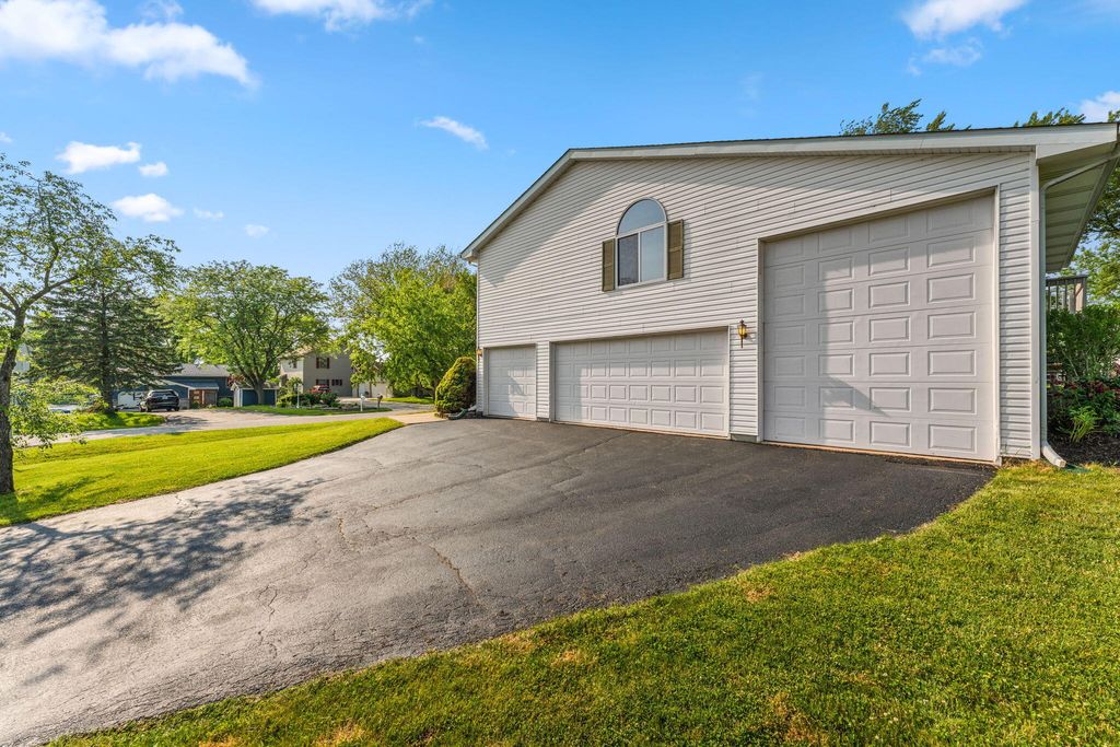 Photo of 1807 Forest Lane, Crown Point, IN 46307 (MLS # 839432)