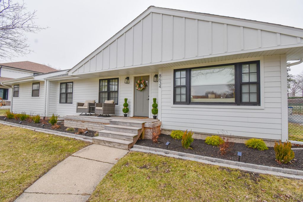 Photo of 8634 Monfort Drive, Saint John, IN 46373 (MLS # 834984)