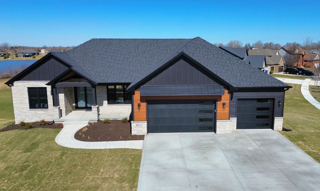 Photo of 10102 Lakeview Drive, Saint John, IN 46373 (MLS # 835340)