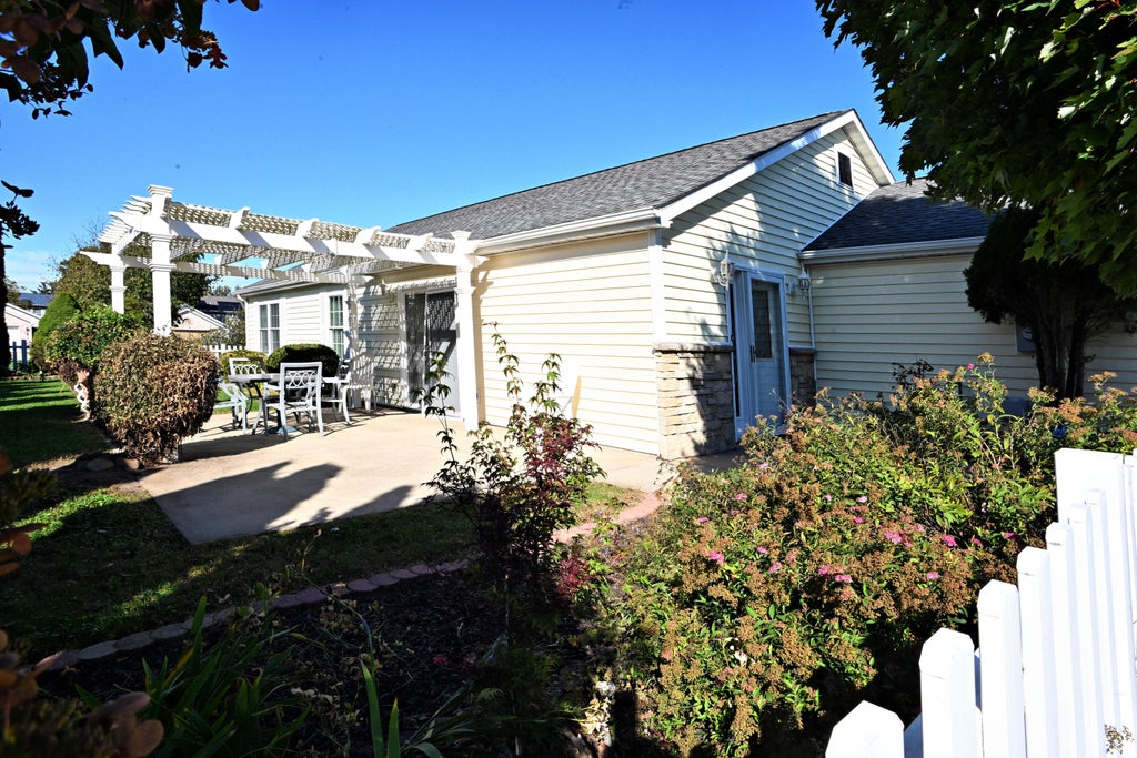 Photo of 350 Brown Court, Chesterton, IN 46304 (MLS # 846782)