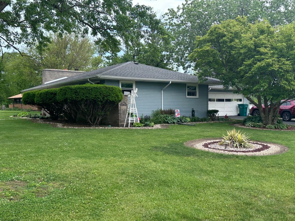 Photo of 7595 Washington Court, Merrillville, IN 46410 (MLS # 839185)