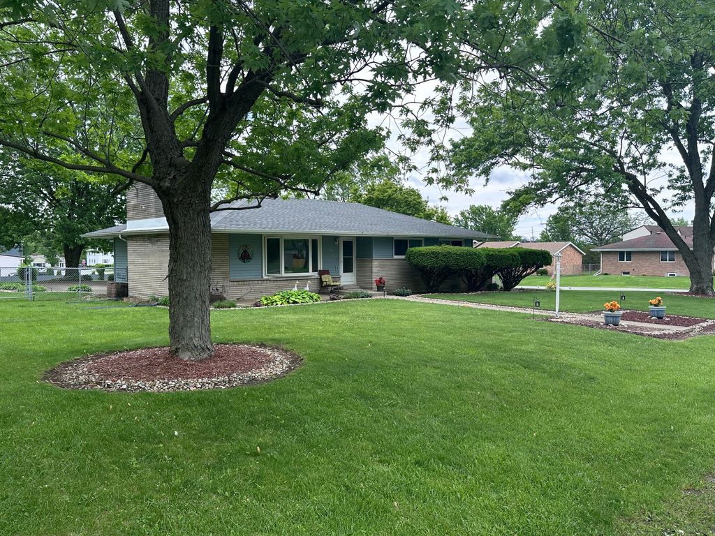 Photo of 7595 Washington Court, Merrillville, IN 46410 (MLS # 839185)