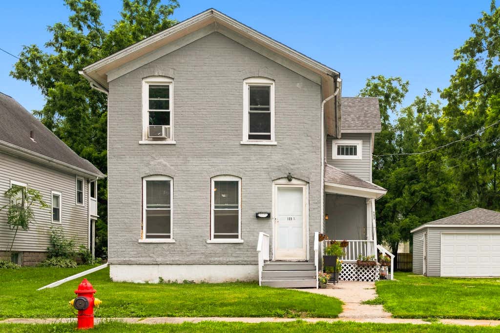 Photo of 133 N Jackson Street, Crown Point, IN 46307 (MLS # 843555)
