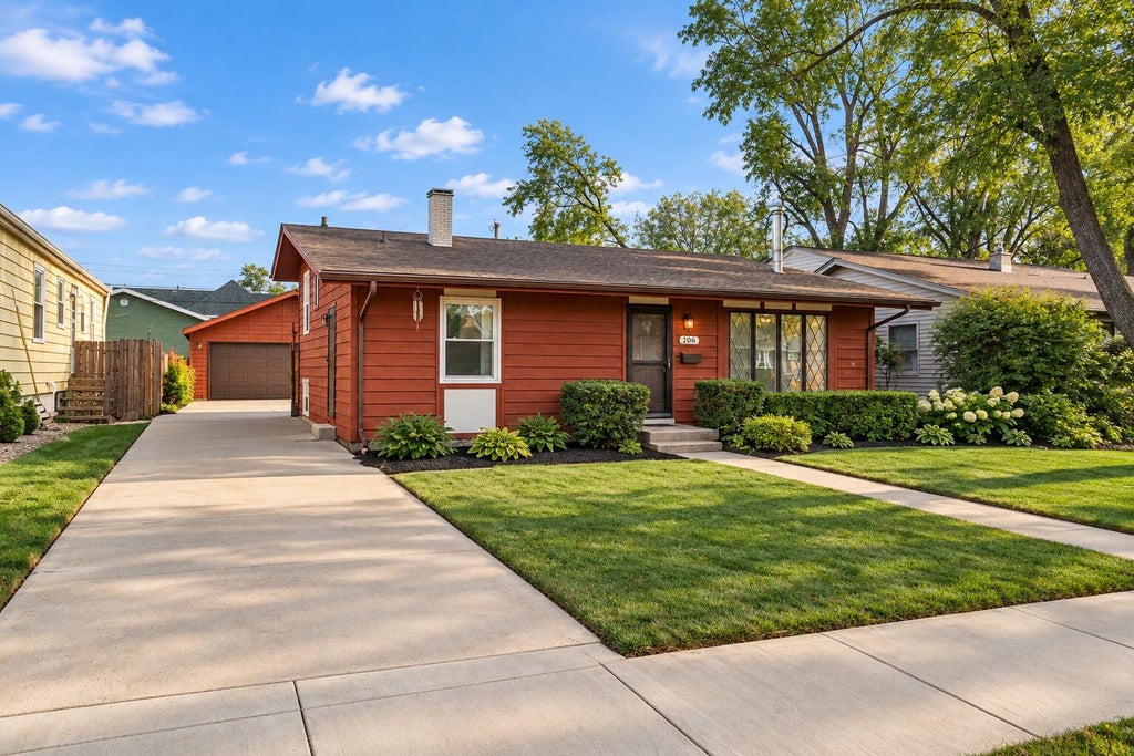 Photo of 206 E Manor Drive, Griffith, IN 46319 (MLS # 846596)