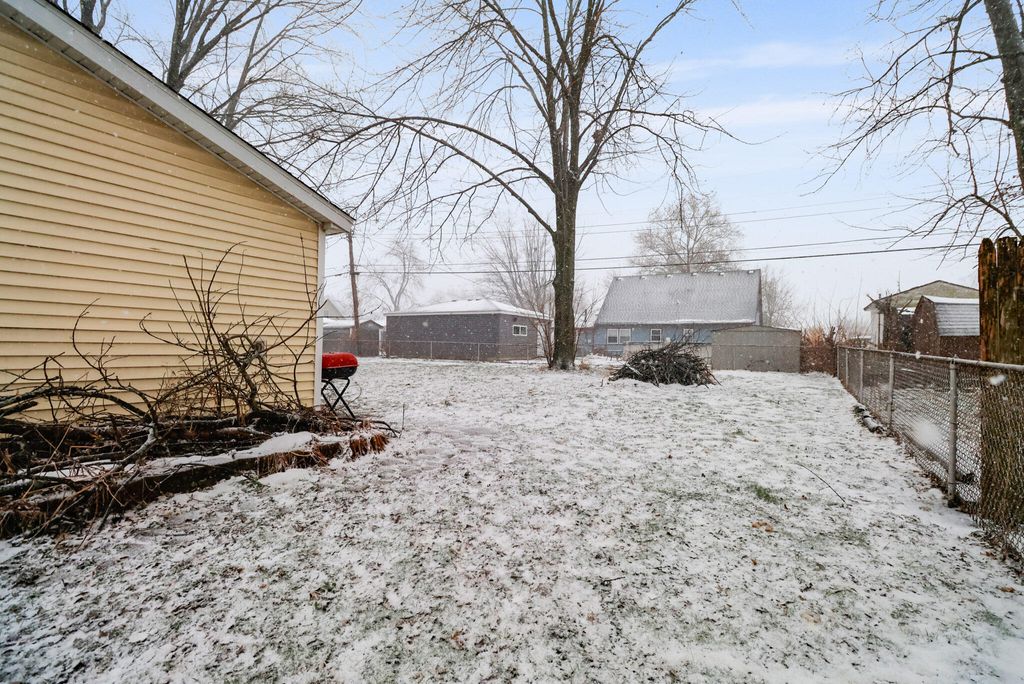 Photo of 392 Stonehill Drive, Valparaiso, IN 46385 (MLS # 831793)