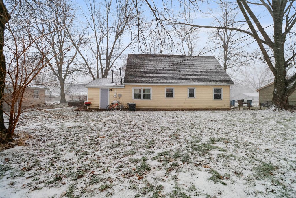 Photo of 392 Stonehill Drive, Valparaiso, IN 46385 (MLS # 831793)