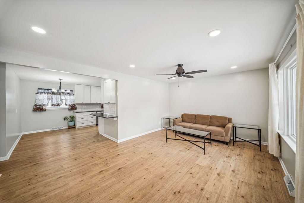 Photo of 8450 Kraay Avenue, Munster, IN 46321 (MLS # 832535)