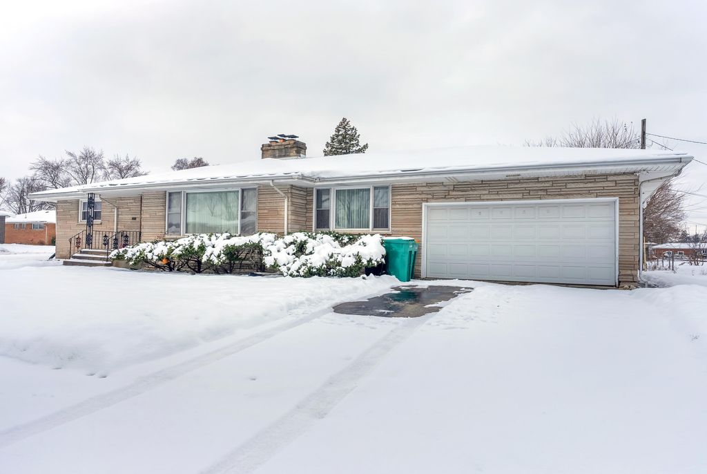 Photo of 5550 Jefferson Place, Merrillville, IN 46410 (MLS # 832026)