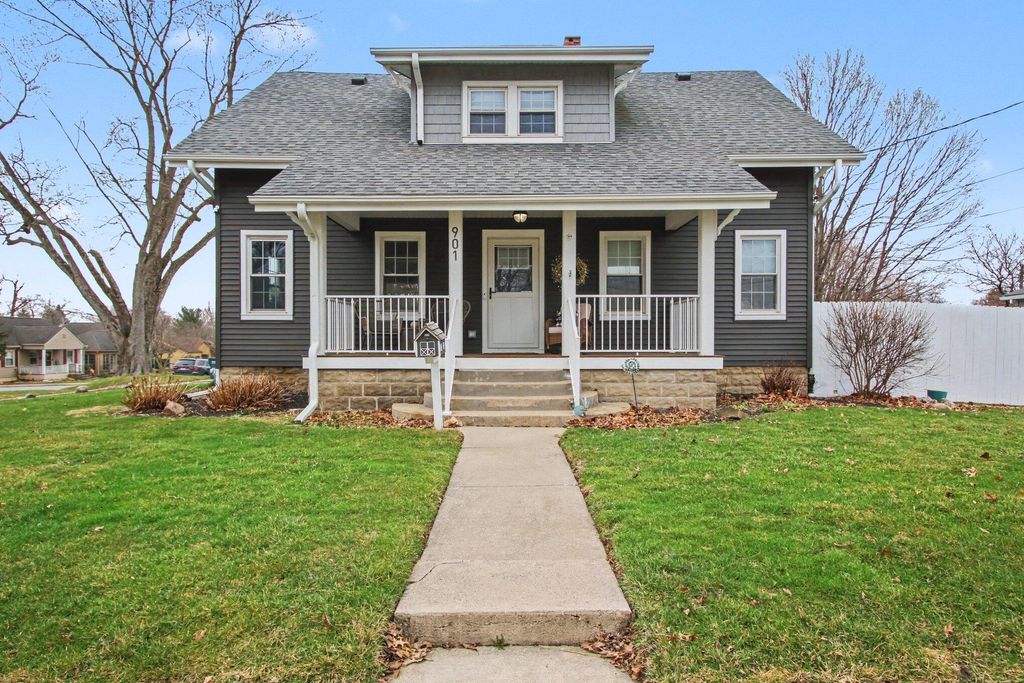 Photo of 901 Campbell Street, Valparaiso, IN 46385 (MLS # 835450)