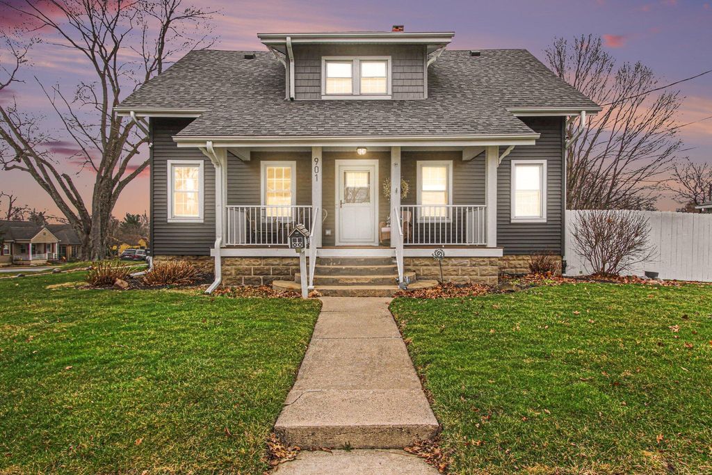 Photo of 901 Campbell Street, Valparaiso, IN 46385 (MLS # 835450)