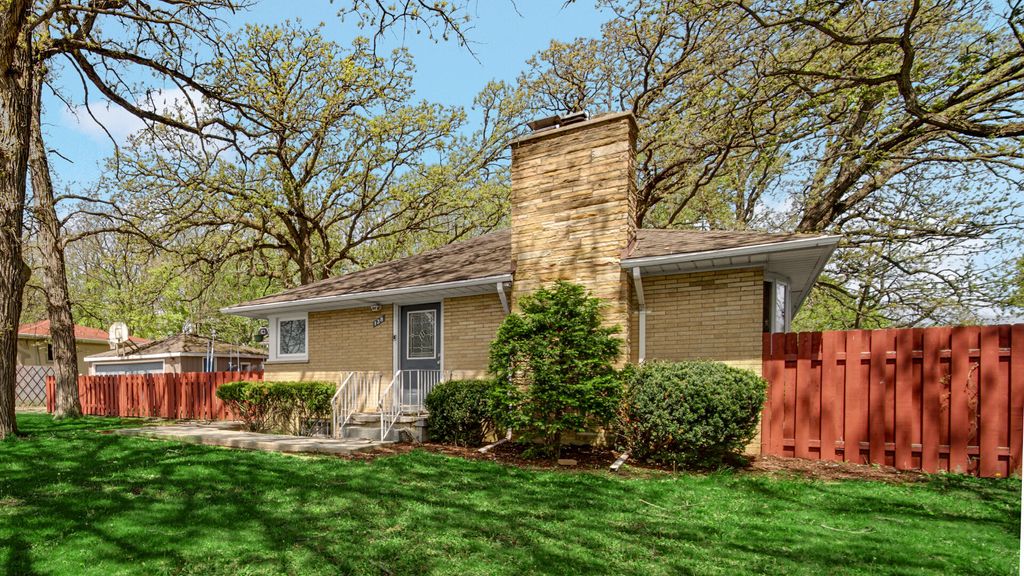 Photo of 138 N Road, Schererville, IN 46375 (MLS # 837991)