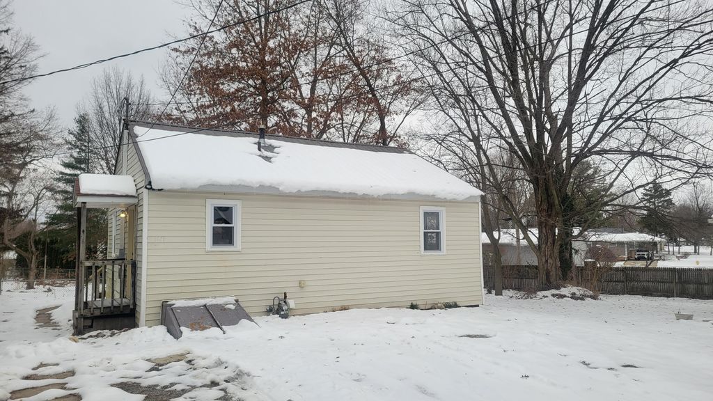 Photo of 1369 Federal Avenue, La Porte, IN 46350 (MLS # 831971)