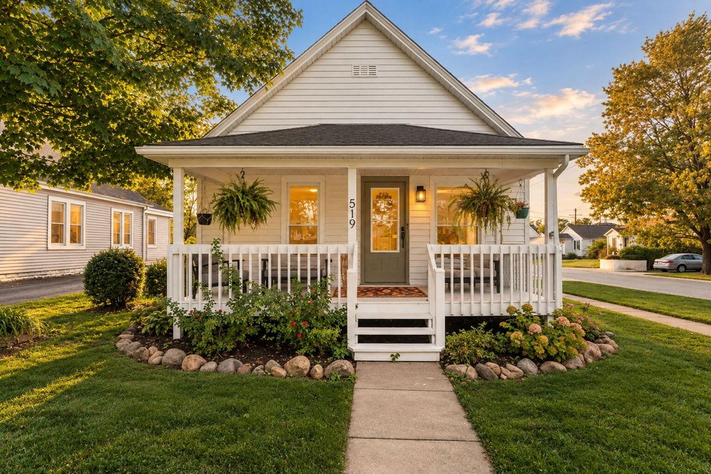 Photo of 519 N Sherman Street, Crown Point, IN 46307 (MLS # 846876)