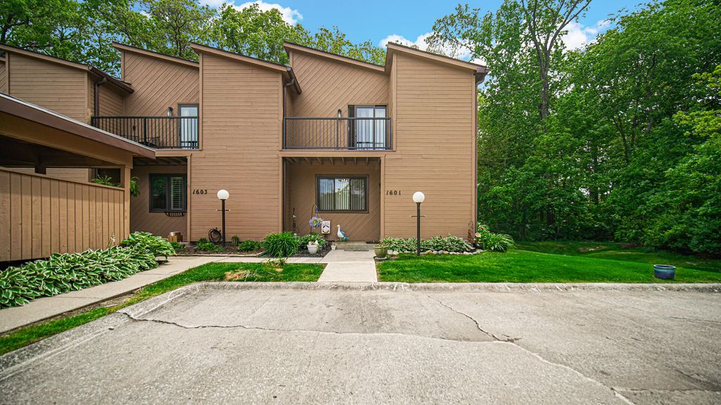 Photo of 1601 Earthstone Drive #17, Valparaiso, IN 46383 (MLS # 839444)
