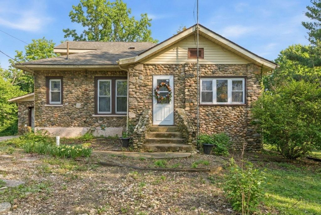 Photo of 8256 E State Road 2, New Carlisle, IN 46552 (MLS # 836302)