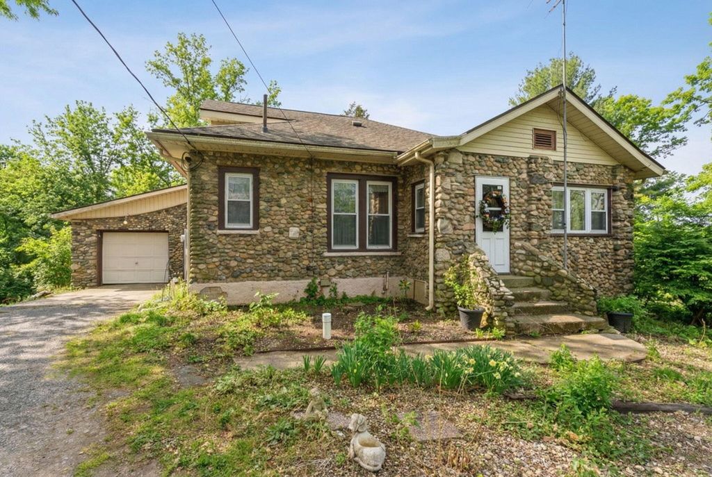 Photo of 8256 E State Road 2, New Carlisle, IN 46552 (MLS # 836302)