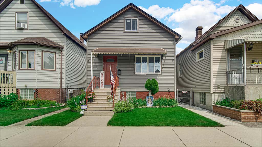 Photo of 1421 Roberts Avenue, Whiting, IN 46394 (MLS # 840592)