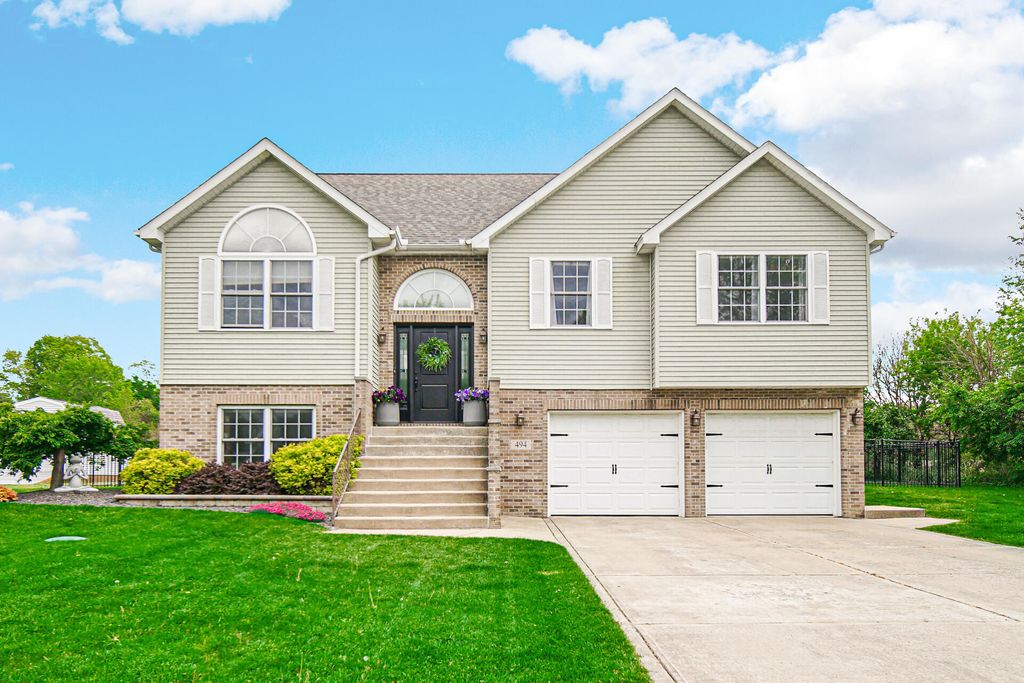 Photo of 494 N 266 W, Valparaiso, IN 46385 (MLS # 838882)