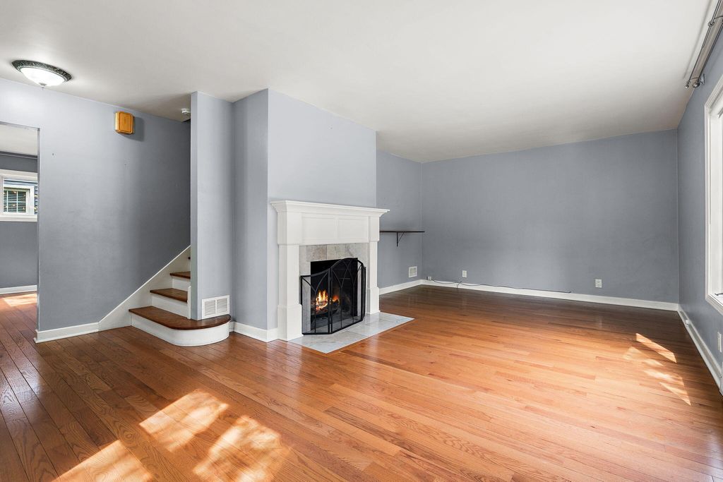 Photo of 8549 Greenwood Avenue, Munster, IN 46321 (MLS # 838504)