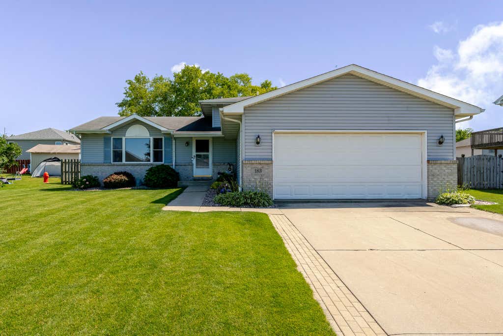 Photo of 183 W 128th Avenue, Crown Point, IN 46307 (MLS # 841229)