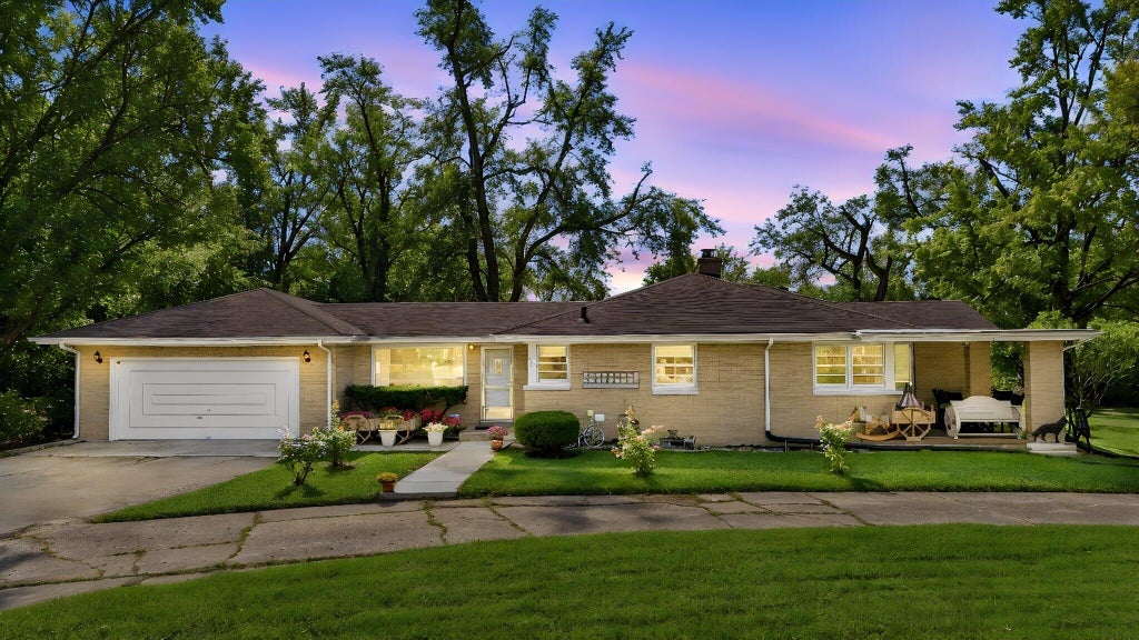 Photo of 3035 W 57th Avenue, Merrillville, IN 46410 (MLS # 846456)