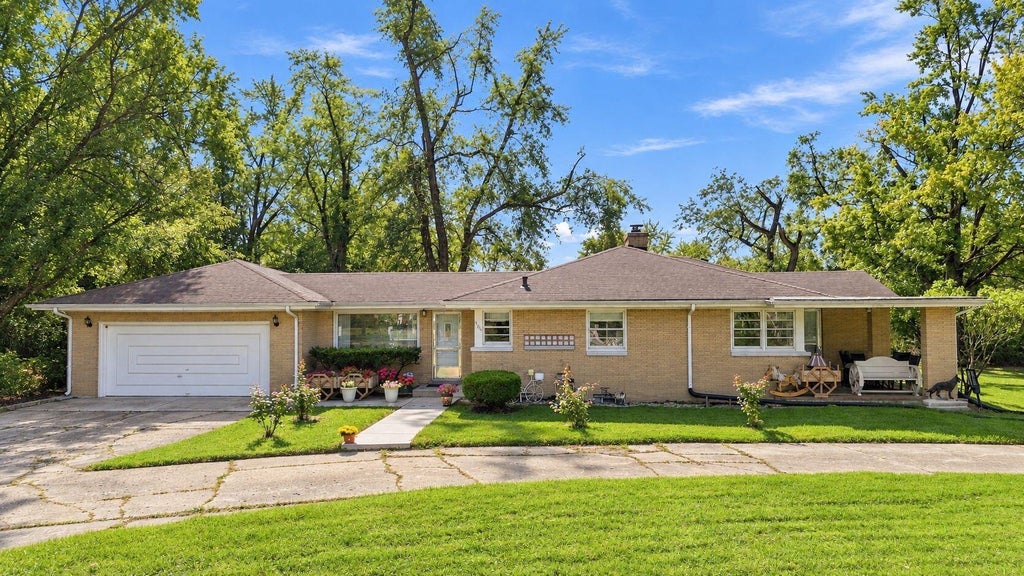 Photo of 3035 W 57th Avenue, Merrillville, IN 46410 (MLS # 846456)