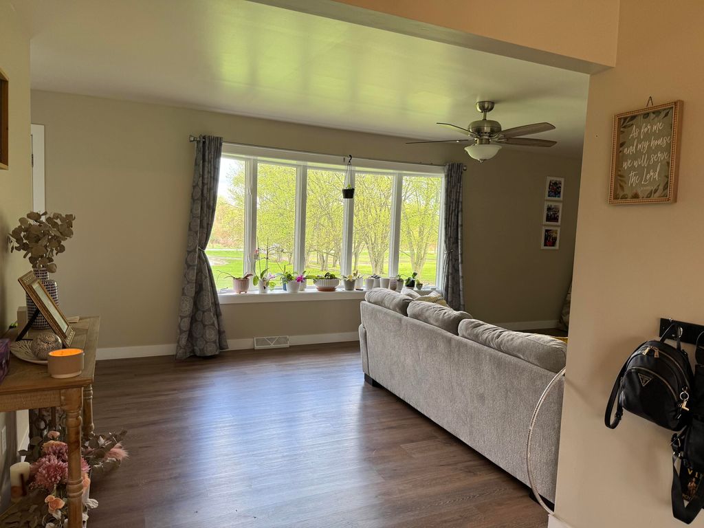 Photo of 350 N 375 W, Valparaiso, IN 46385 (MLS # 837752)