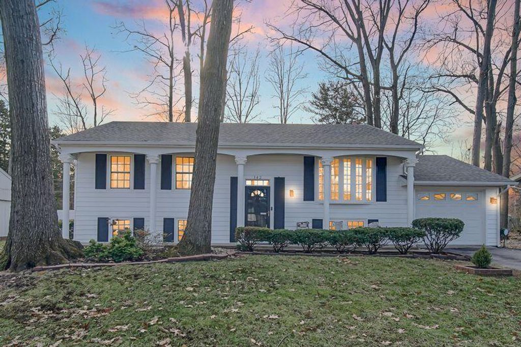 Photo of 342 Hawthorne Drive, Michigan City, IN 46360 (MLS # 832795)