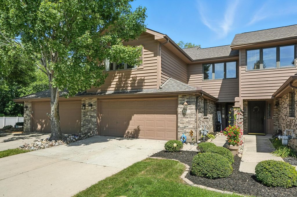 Photo of 622 Brookside Drive, Crown Point, IN 46307 (MLS # 834752)