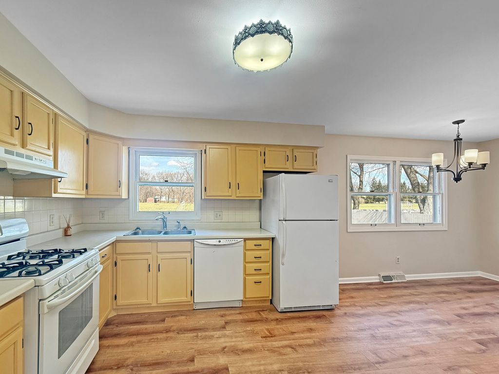 Photo of 432 Summer Drive, Schererville, IN 46375 (MLS # 835751)