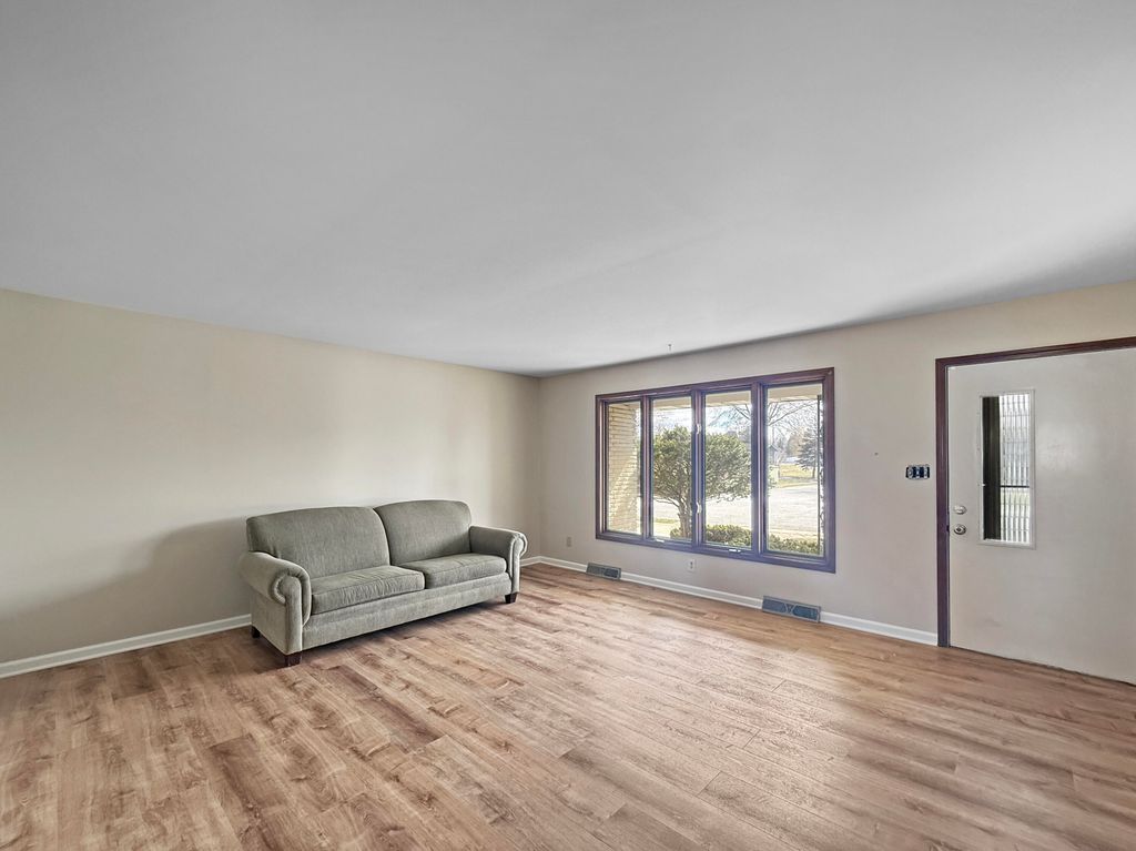 Photo of 432 Summer Drive, Schererville, IN 46375 (MLS # 835751)