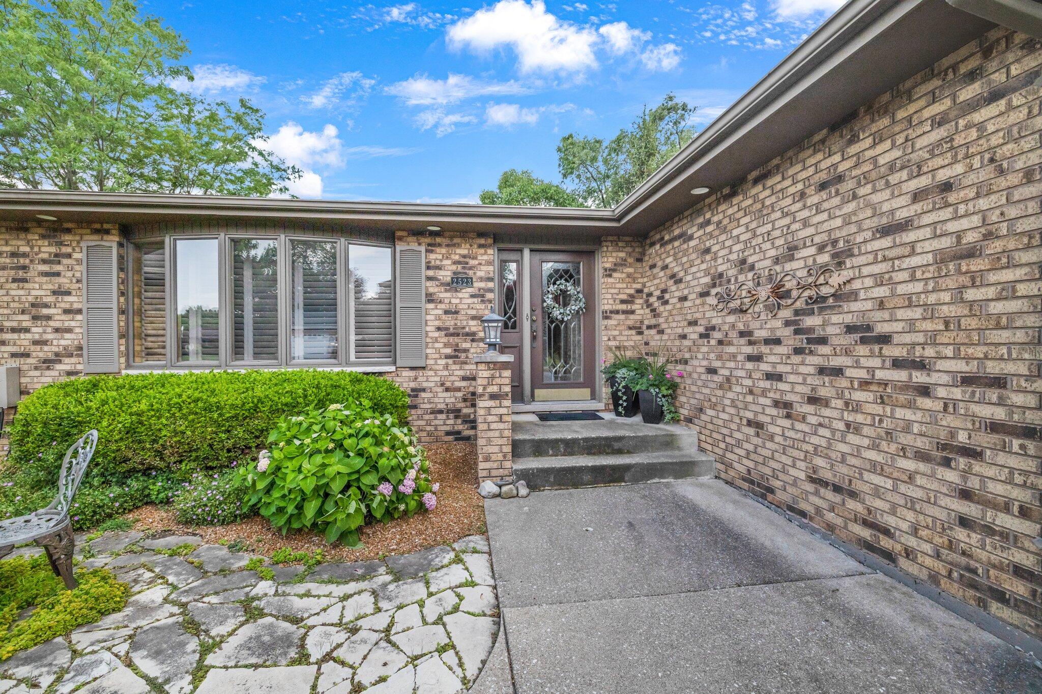2523 Castlewood Drive