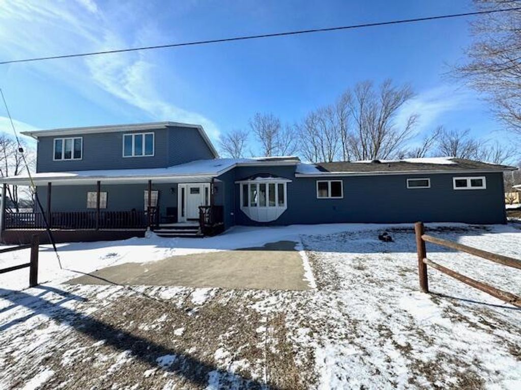 Photo of 5035 S Elm Street, Knox, IN 46534 (MLS # 833035)