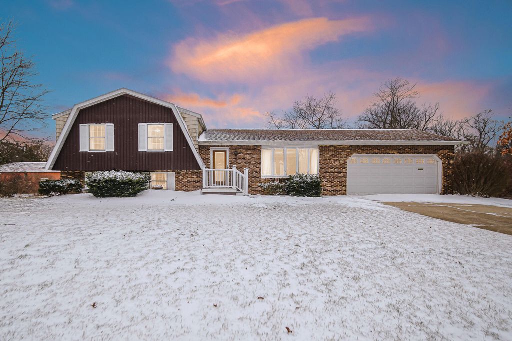 Photo of 3615 N 700 E, Grovertown, IN 46531 (MLS # 832588)