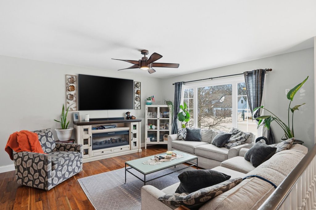 Photo of 401 N Lillian Street, Griffith, IN 46319 (MLS # 833922)