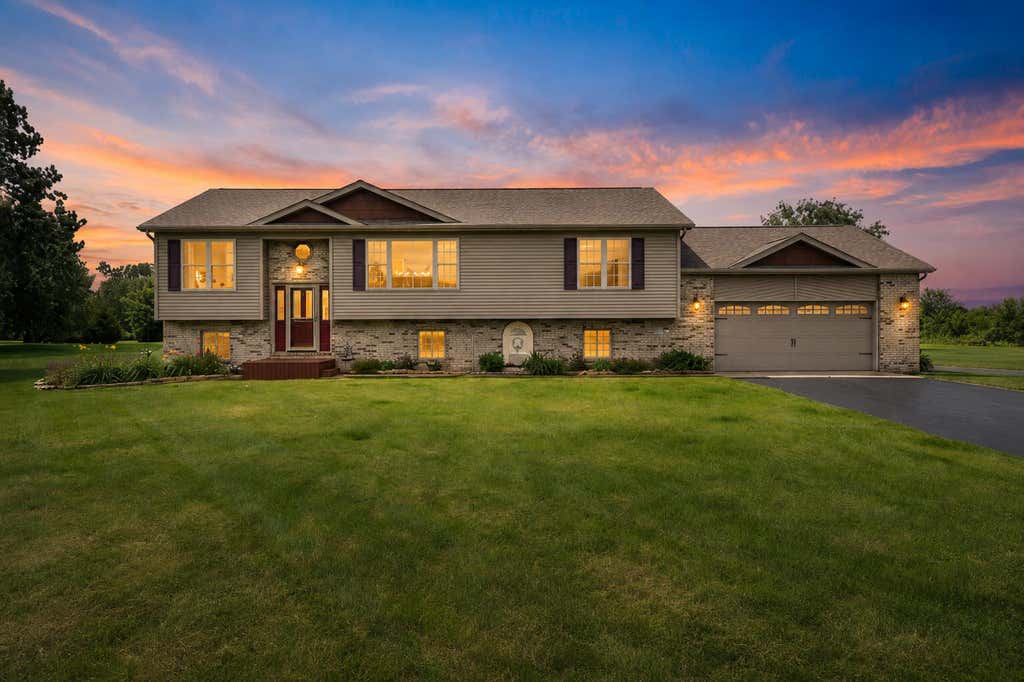 Photo of 647 W 1100 N, Wheatfield, IN 46392 (MLS # 841557)