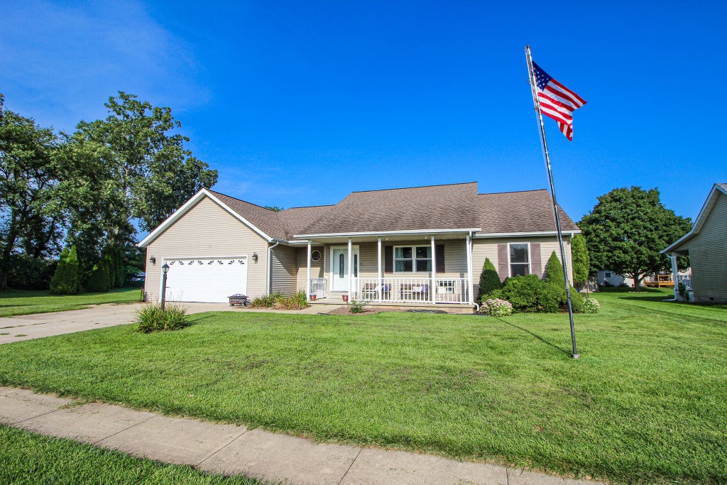 Photo of 501 Fir Street SW, DeMotte, IN 46310 (MLS # 844308)