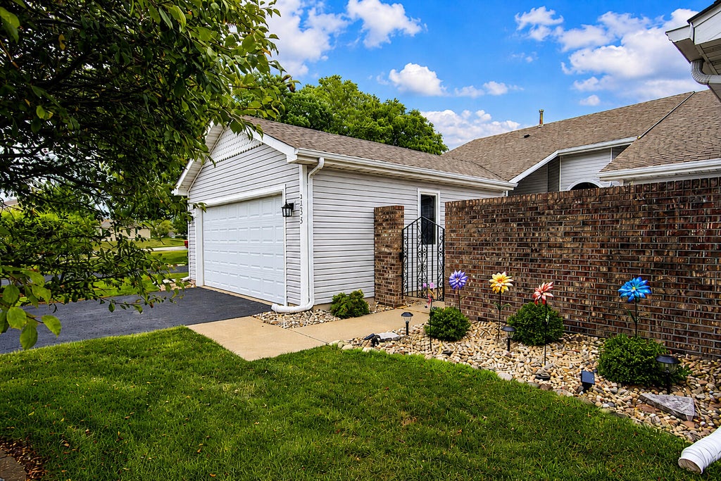 Photo of 9935 Hunters Run, Saint John, IN 46373 (MLS # 842601)