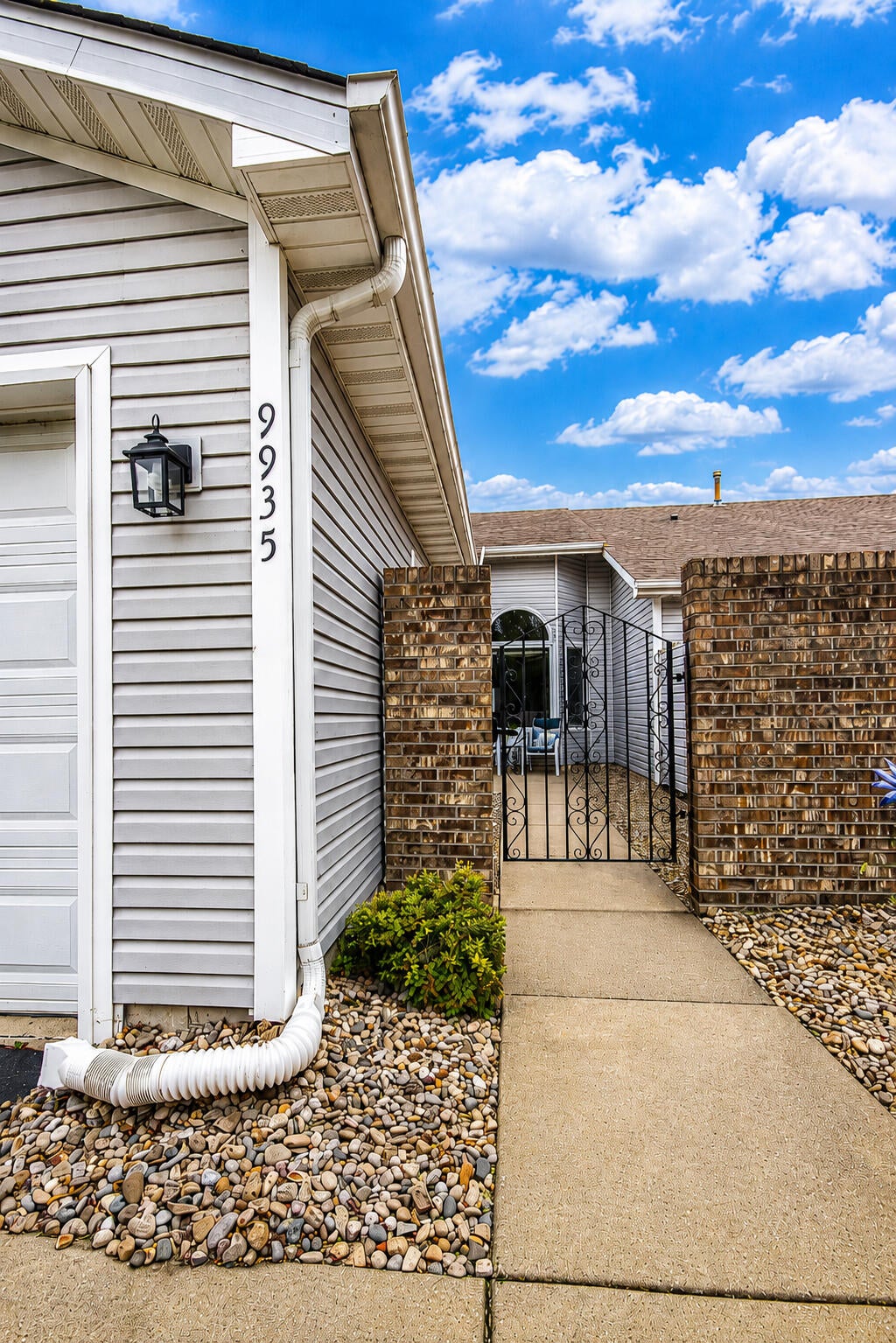 Photo of 9935 Hunters Run, Saint John, IN 46373 (MLS # 842601)