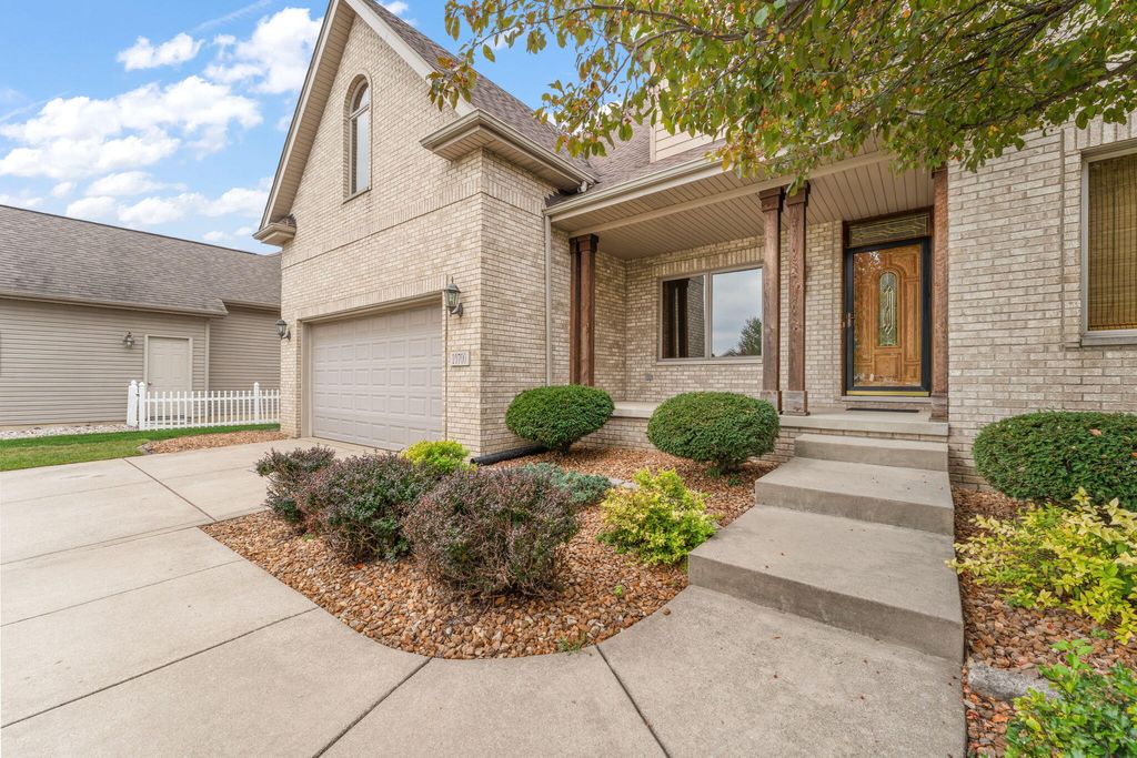 Photo of 10700 Martinique Lane, Crown Point, IN 46307 (MLS # 829550)