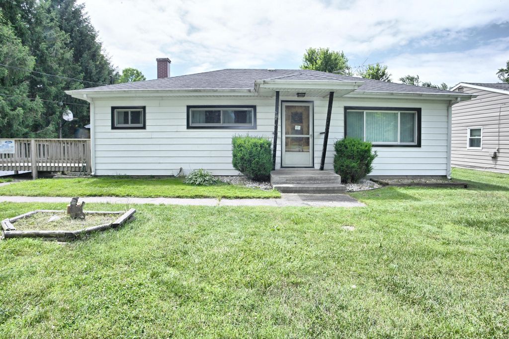 Photo of 84 W 850 N, Valparaiso, IN 46385 (MLS # 841049)