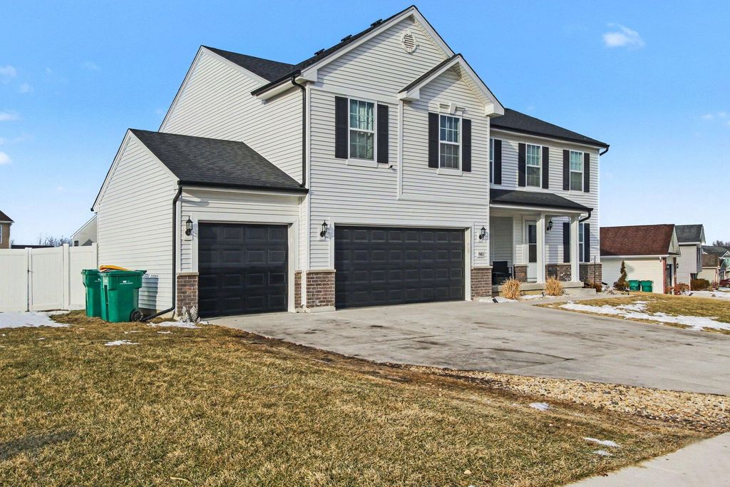 Photo of 7480 Williams Street, Merrillville, IN 46410 (MLS # 833998)