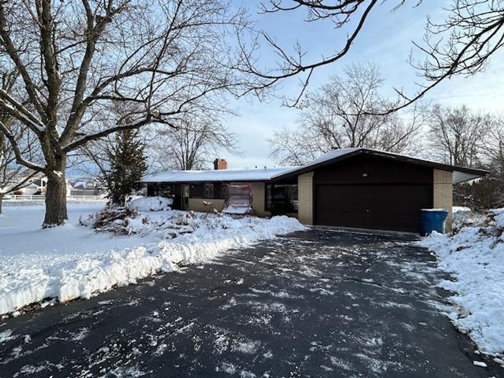 Photo of 12109 White Oak Drive, Crown Point, IN 46307 (MLS # 831424)
