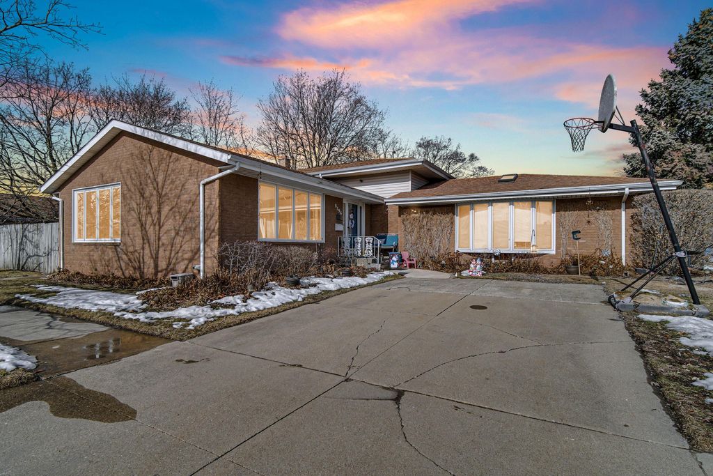 Photo of 8796 Madison Avenue, Munster, IN 46321 (MLS # 833886)