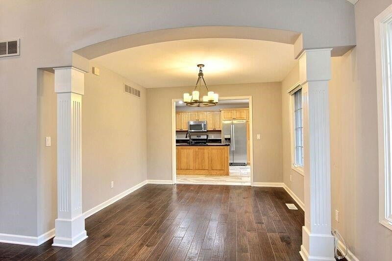 1086 Mission Hills Court