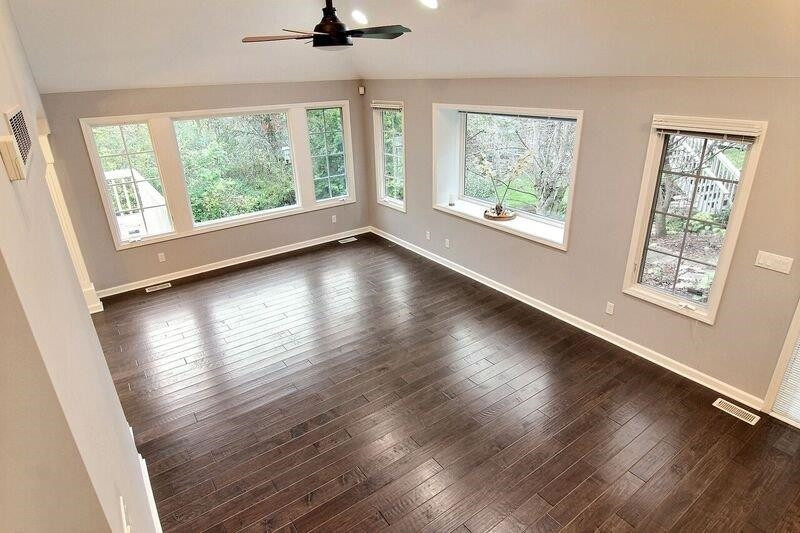 1086 Mission Hills Court