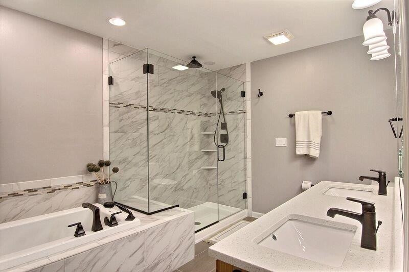 1086 Mission Hills Court