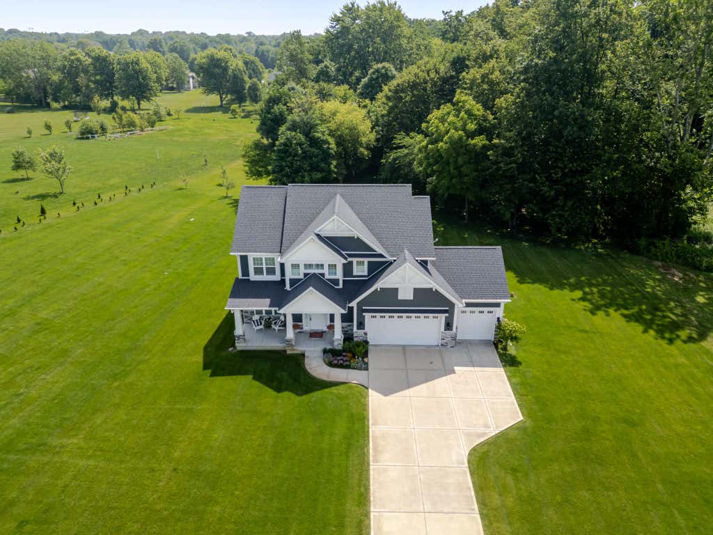Photo of 875 Farmview Drive, Valparaiso, IN 46383 (MLS # 841631)