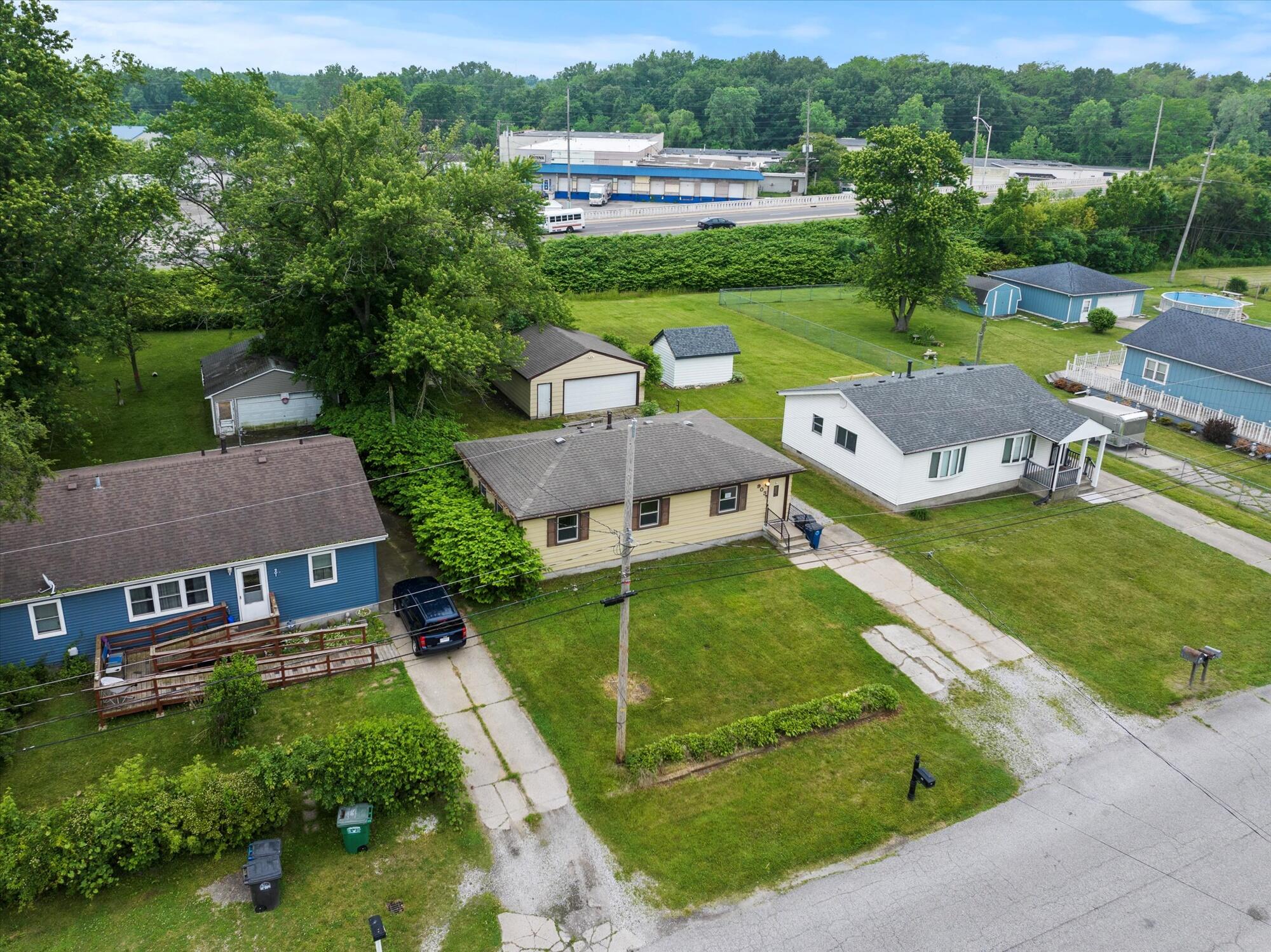 903 E 36th Place
