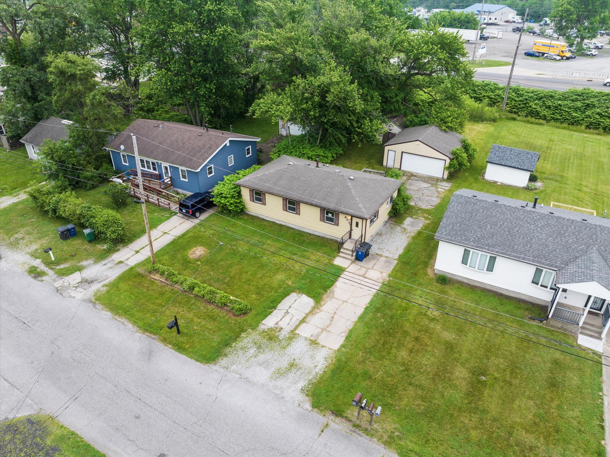 903 E 36th Place